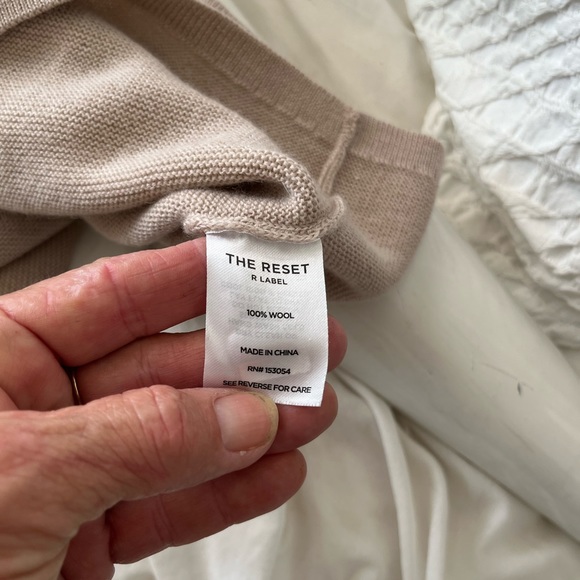 THE RESET R LABEL NEW! Beige 100% Wool Sleeveless Sweater Vest Sz S - Picture 5 of 7